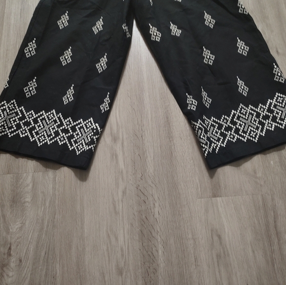 New Adrianna Papell Black Wide-Leg Pants with White Geometric Pattern - Picture 3 of 5